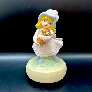 Vintage Victorian Girl w/Kitten Ceramic Misty Music Box Working Condition 6.7”
